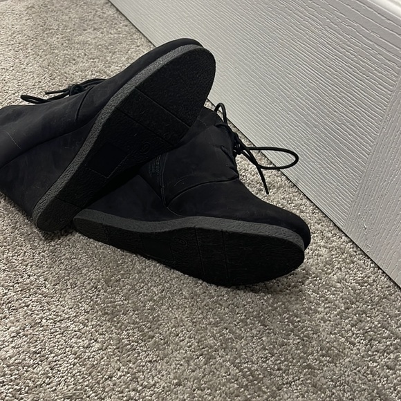 Merona Women’s Black Faux Suede Booties. Size 9 - Picture 4 of 4